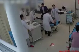 “熊孩子”往可乐里兑农药，亲爹误服被送医……还好送医及时。 #熊孩子视频封面