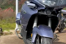 十万不到也能买得了大休旅摩托车啦！各种电控，不骑我都能玩半天。。。#贝纳利1200 @Benelli贝纳利 #三缸摩托车 #休旅摩托车 #大巡航 #贝纳利1200gt