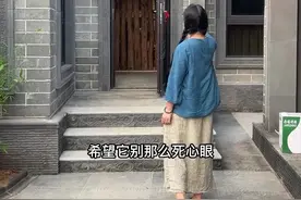 搬入新家第一天，喜鹊来敲窗，如此持续三天了，大家知道究竟是什么原因吗？ @田园刘娟（小号）