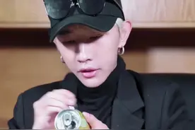 隔空捏易拉罐，魔法。