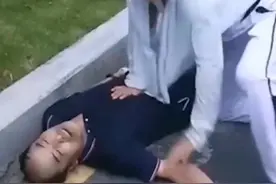 女清洁工人工复苏心梗路人，救人的手法太专业了 好人好报。