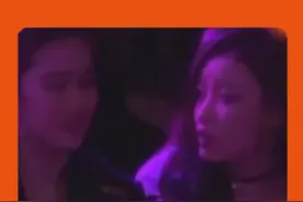 #倪妮 长着一张御姐脸，在#刘亦菲 面前又撒娇，喜欢看美女贴贴！