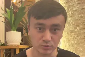 #手机知识 #手机实用小技巧 iPhone屏幕自动变暗 #iphone #iphone小技巧视频封面