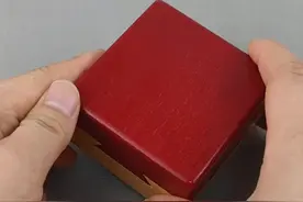 曹操藏私房钱的盒子，这个盒子可高级了，从外面怎么都打不开，你知道打开它的方法吗#动手动脑 #鲁班锁 #创意 #益智玩具 #烧脑 视频封面