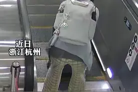 女子电梯搬运行李箱 下一秒路人遭殃直接飞出 #万万没想到 #危险 #行李箱视频封面