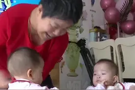 儿子意外离世，失独妈妈张玉梅58岁生下双胞胎，最近孩子会叫爸妈了，让张玉梅一家激动不已！张玉梅说，感谢一直以来帮助过他们的爱心人士和企业，今年过年，对他们来说是新生、是团聚、也是希望。视频封面