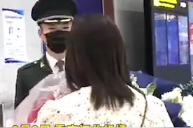 兵哥哥退伍求婚幸福一幕！#中国军人 视频封面