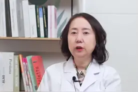耳道里臭臭的是怎么回事  #医学科普 #耳鼻喉 #耳朵 视频封面