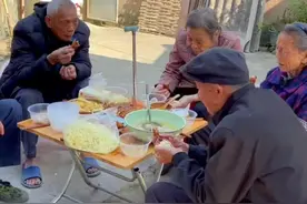 漳州传统小吃#手抓面 你们吃过吗？搭配#五香、豆干那可真是美味十足，回味无穷。#一起吃饭吧 #传统美食 #美食趣胃计划#福建美好推荐官视频封面