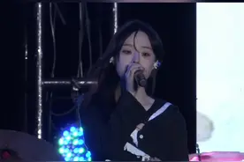 你还记得那个寝室吗？4811，4月23日杭州浙音毕业季草地音乐节，4811唱响了她们在舞台上的“最后一首歌”#音乐现场 #浙江dou知道 #毕业季