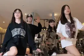 全家出动，#本草纲木毽子操挑战 快来跟我们一起运动起来！@刘畊宏 批一下作业～#本草纲目 #全网有多少刘畊宏女孩 #明星教你居家锻炼小妙招 #你还没跟刘畊宏跳操吗 @Shawn张伦硕 @Jaden张思捷 @大考拉ᥫᩣ cayla视频封面