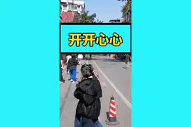 尽管现在过年有点变味了，但无论如何，过年还是要开开心心的，你认同吗？#粤语