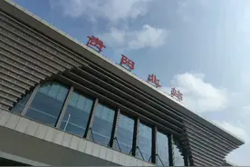 #吐槽  第一：贵阳北站号称西南地区最大的高铁站