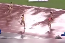 9月25日晚，醴陵妹子何珂与队友黄瑰芬、廖孟雪、童曾欢组成的湖南队，在女子4x400米接力决赛，以3分30秒21的成绩率先冲破终点线，成功卫冕，为湖南代表团拿下本届全运会第22枚金牌。#全运会 #株洲