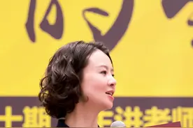 大家还记得女硕士在奔驰引擎盖上哭的事件么？算得上危机公关的反面案例了吧？#奔驰 #危机公关 #公开象限 注：此事最后是认定为奔驰质量问题，如没和解，可退一赔三。视频封面