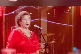  #xjtv今天谁在录音棚 著名歌唱家帕夏·依夏演唱《解放的时代》