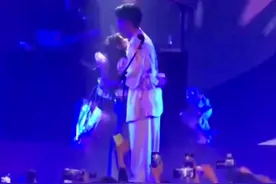 十七现场表白倪倪，太甜了！#音乐现场 #十七草 #蔡林新 #倪倪 #怦然心动20岁