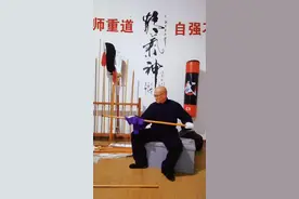 统一回复，鞭杆的长短粗细，长是自己手的十三把多点，粗细大头不过2.8公分，小头2公分左右就可以视频封面