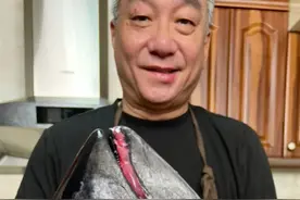 把15斤的蓝鳍金枪鱼头，做成剁椒鱼头。没想到成品造型如此奇怪，味道嫩得像豆腐。#跟着抖音学做菜 #蓝鳍金枪鱼 #海鲜 