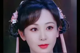 我们杨紫的小颜淡换上黄金比例脸撞脸了谁呢？#黄金比例脸 #撞脸 #撞脸明星 #撞脸明星测试 #杨紫 视频封面