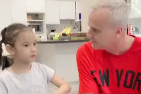 前年艾拉教爸爸中文，教的真好😬