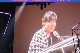 大型尴尬现场，看得我是不要不要的！#明星 #尴尬 #林俊杰 #搞笑 #综艺视频封面