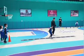 迈克篮球基础班教练员需要具备哪些能力？ 认真有耐心、爱学习视频封面