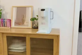 直接接自来水的净饮机，真心方便啊，一年可以省下不少矿泉水钱了