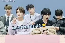 #周震南 困的一直打哈欠 最后靠在洛洛肩膀上好乖好可爱！视频封面