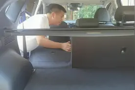 途胜L二排放倒不仅平整，后备箱空间可延伸至1904L，车Z大床