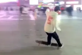 太多人误会了 严正声明😳#滑板 #长沙 #后续 #后续来了 #滑板摔倒撞入古装男怀抱#滑板摔倒被公子救下