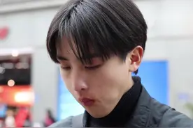 看似柔弱的小哥哥竟然吃辣这么厉害，重点是还这么懂事#街访 #街拍 #小哥哥 #我要上热门视频封面