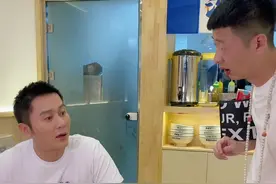 吃饭碰到好大哥了#零贰玖#李晨零贰玖油泼面 #呼和浩特零贰玖