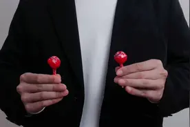 教你一招空手变棒棒糖给女朋友双重惊喜#魔术#空手变糖#魔术教学