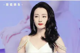 #迪丽热巴 港风赢麻了，能打败热巴造型的只有热巴的下一次造型#迪丽热巴白色开衩港风造型