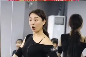 一名#拉丁舞老师魔性教学 表情夸张走红网络，网友：可以做表情包了！