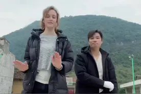 夫妻版来了#跳完这段我不要再想你 #快乐就这么简单 #外国小姐姐