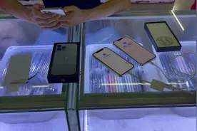 抖音顾客到店自提一台苹果13 Pro Max 256远峰蓝，用12 Pro置换直