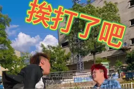 不过五秒保证你笑 气质这块拿捏的稳稳滴 #魔性广场舞挑战 #灵魂舞者 #这么录像真够魔性的 @五花肉总裁