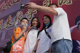 高考693分却放弃北大，那个复读考军校的云南女孩李盈……有新消息了#国防科技大学 #军校视频封面