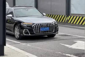 霍西版A8真帅 大饼轮毂 西安街拍全网首发 #a8l霍希版 #霍希a8l视频封面