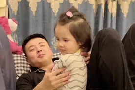 女儿明明在生气，爸爸一句话给女儿整破防了…#爸爸带娃系列 #米宝儿和爸爸的搞笑日常视频封面