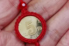 60秒学会编520硬币手机链，520快来给你女朋友做一个吧！ 😄 #手工diy #手工 #创意手工 #编绳教程 #我要上热门