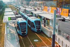 蓉2号线有轨电车，郫县西站至成都西站，方便快捷，全程只需两...视频封面