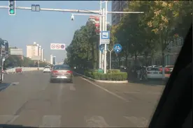 女人开车最大忌讳就是副驾驶坐着老公，让他开他不开