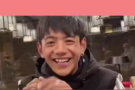 #原来丁真叫谢霆锋谢霆哥 原来丁真全名叫丁真珍珠 姓丁真 他以为谢霆锋姓谢霆 #丁真 #谢霆锋