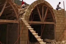 陕北的石窑洞是这样箍的，和大家想的挖的土洞洞一样吗#陕北#施工现场实拍 #记录真实生活 #窑洞