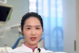 你经历过一笑露牙龈的尴尬吗？#医学科普 #dou来护牙 视频封面