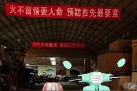 偏三轮界的另类，简单方便，谁都可以骑，还可以坐3人，遛弯，代步，摩旅，唯一一款可上牌的自动挡车型！#边三轮#挎子#女骑#遛弯#自动挡@热门 @虎哥说车 @DOU+小助手 @痞幼