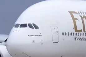 世界最大客机空客A380，采用四引擎双层布局，最大起飞重量575吨#飞机 #世界之最 #民航 视频封面